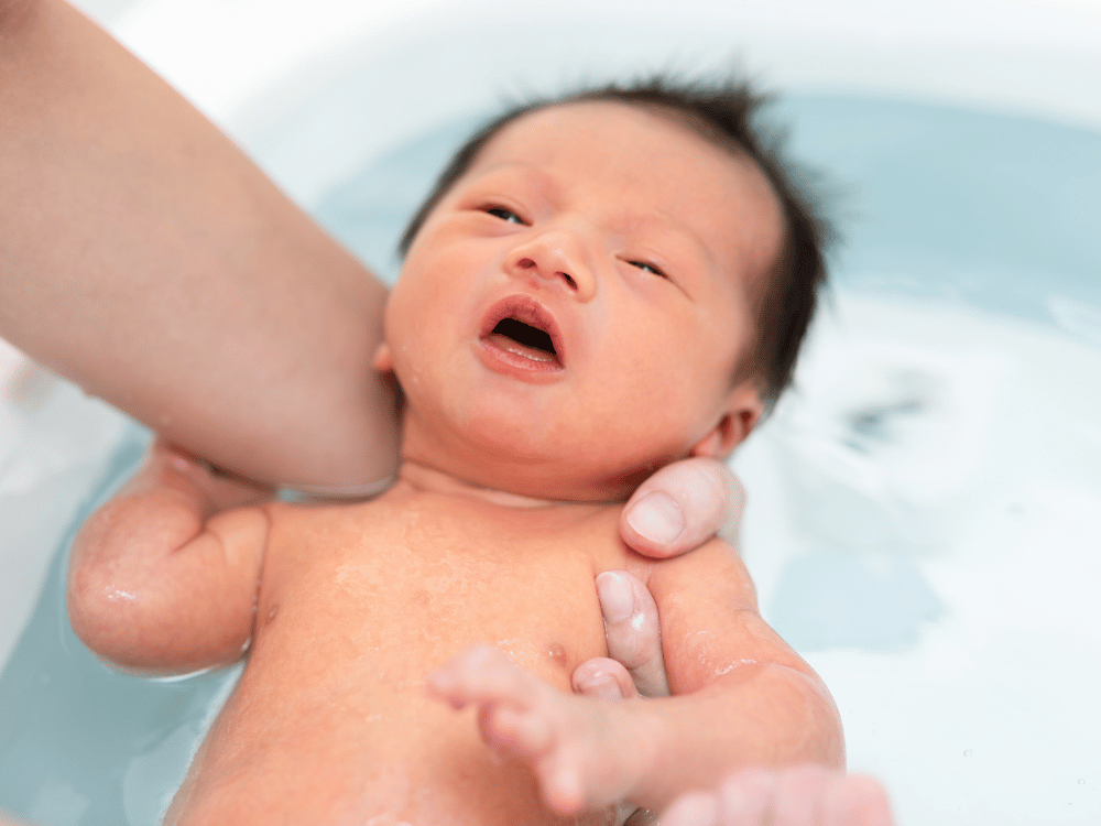 Banho do recém- nascido: 10 erros que você deve evitar 1 banho do recém- nascido. Erros para evitar