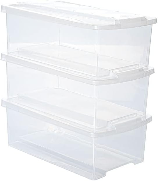 Caixas transparentes empilhadas para organização do quarto do bebê